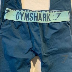 Gym shark leggings